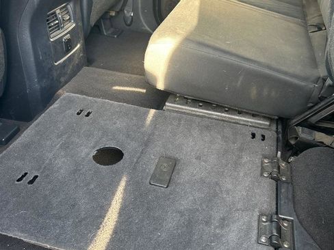 Used 2017 Nissan Titan SV image 17