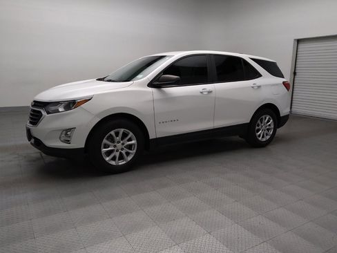 Used 2021 Chevrolet Equinox LS w/ LS Convenience Package image 2