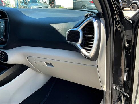 Used 2025 Kia Soul LX FWD image 16