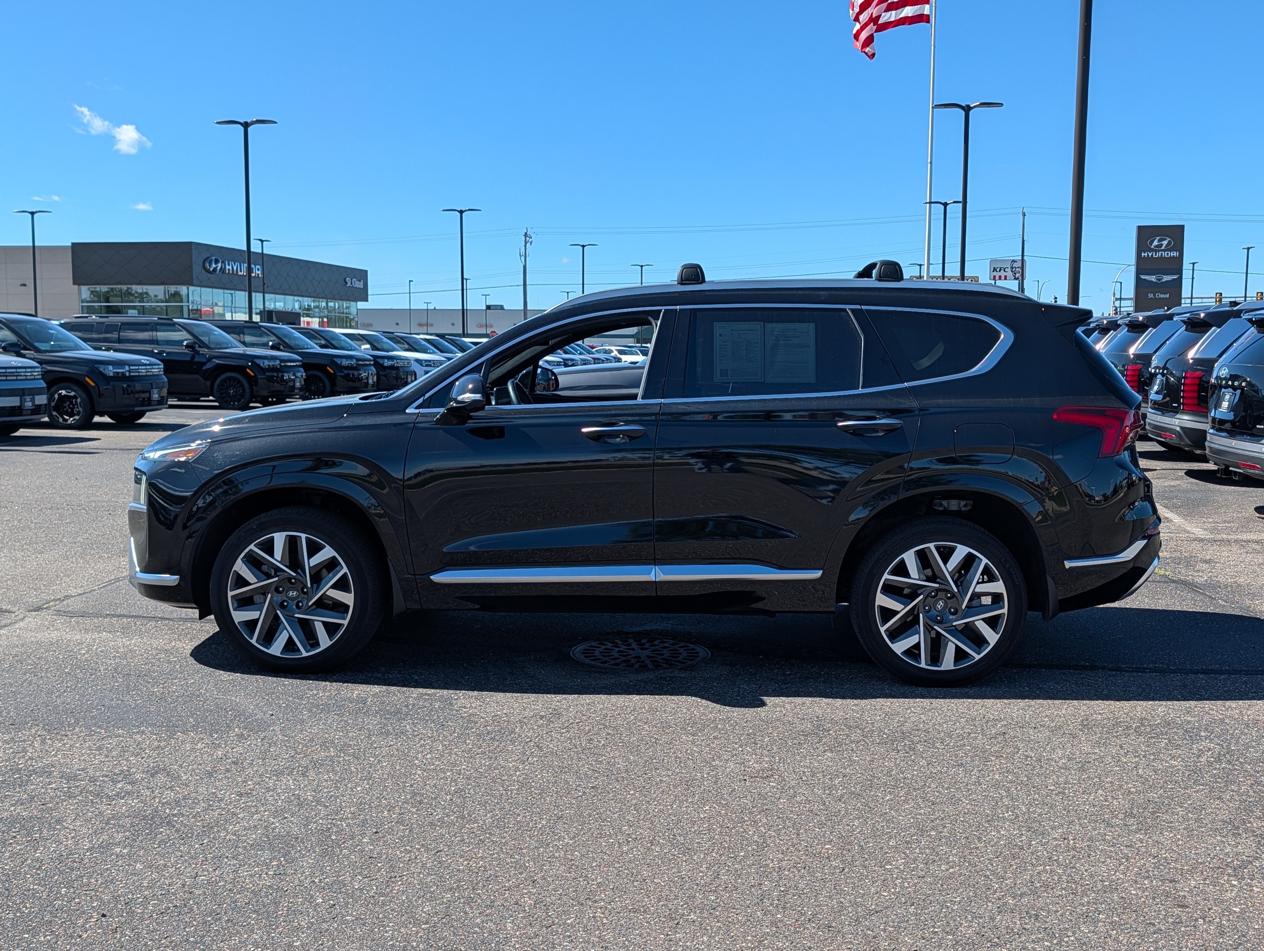 Used 2023 Hyundai Santa Fe Calligraphy w/ Cargo Package AWD/4WD image 2