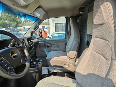 Used 2016 Chevrolet Express 2500 image 21