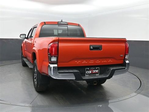 Used 2018 Toyota Tacoma SR5 image 3