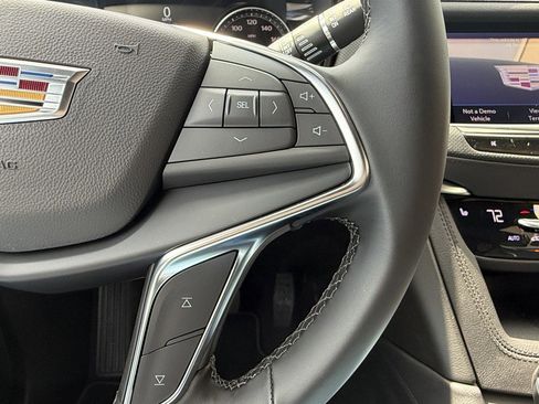 New 2026 Cadillac XT5 Luxury image 21