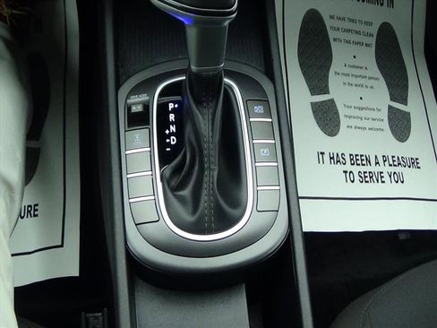 Used 2025 Hyundai Kona SEL image 24