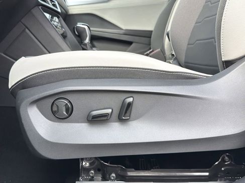 New 2026 Volkswagen Taos SE FWD image 21