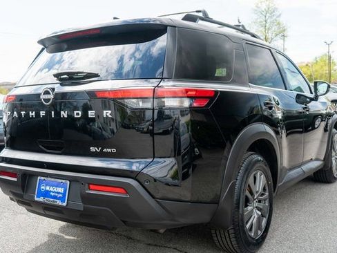 Used 2022 Nissan Pathfinder SV AWD/4WD image 6