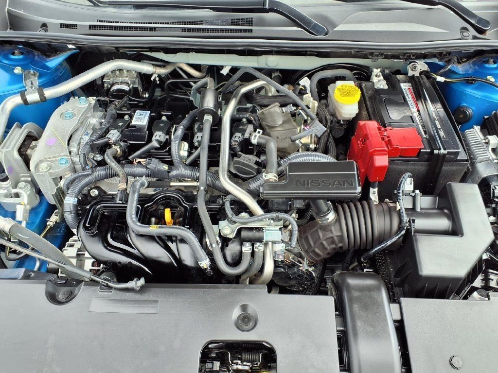 Used 2025 Nissan Sentra SR FWD image 3
