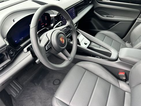 New 2026 Porsche Macan Electric RWD image 4
