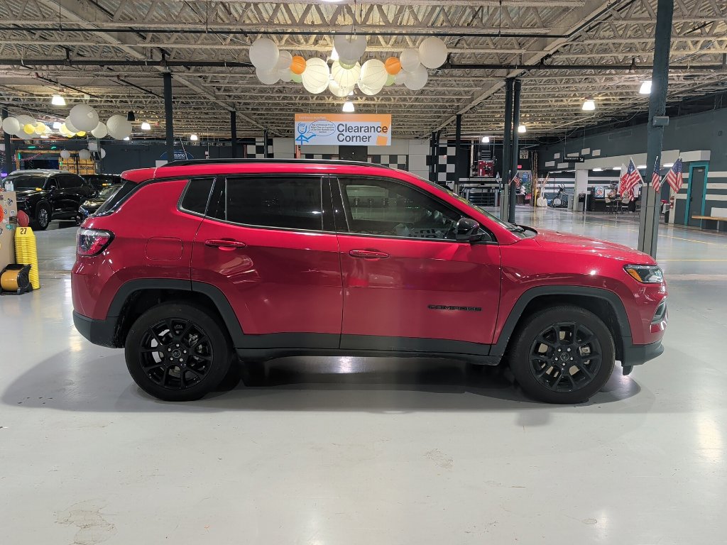 Used 2025 Jeep Compass Latitude w/ Altitude Special Edition AWD/4WD image 8