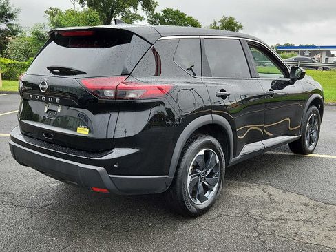 Used 2025 Nissan Rogue SV AWD/4WD image 6