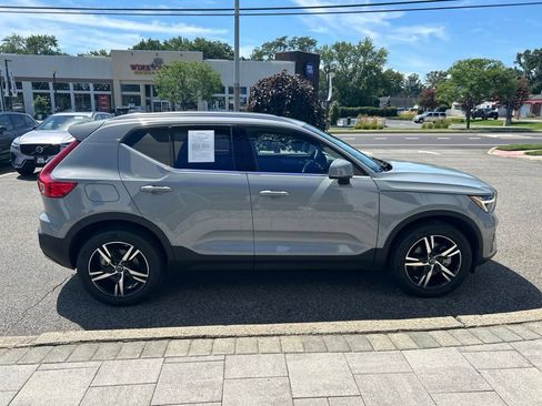 Used 2025 Volvo XC40 B5 Core AWD/4WD image 6