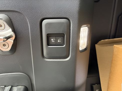 Used 2026 Land Rover Defender 110 S AWD/4WD image 3