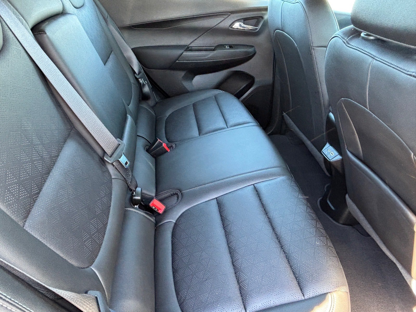 Used 2023 Chevrolet Bolt LT w/ Infotainment Package FWD image 29