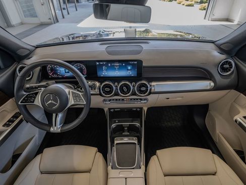 Used 2026 Mercedes-Benz GLB 250 4MATIC image 8
