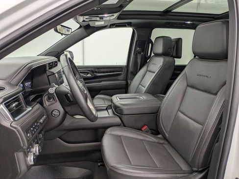 Used 2023 GMC Yukon XL Denali w/ Advanced Technology Package AWD/4WD image 20
