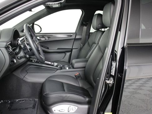 Certified 2026 Porsche Macan AWD/4WD image 5
