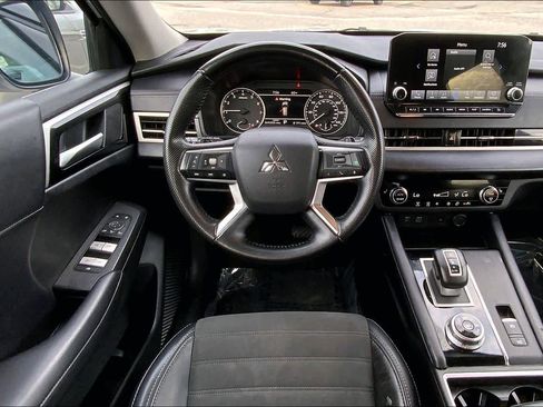 Used 2024 Mitsubishi Outlander SE FWD image 6
