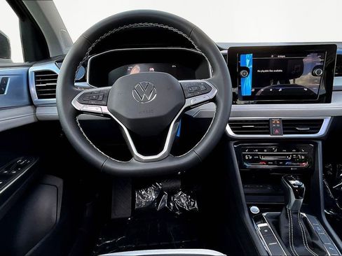 New 2026 Volkswagen Taos SE image 8