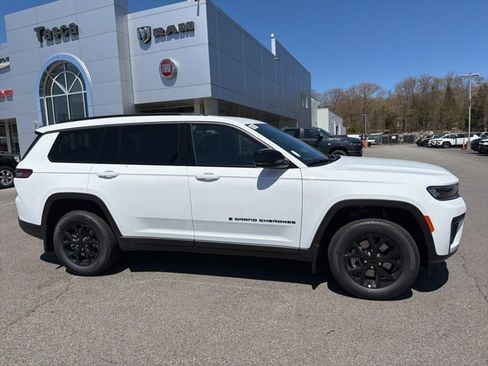 New 2026 Jeep Grand Cherokee L 4WD image 2