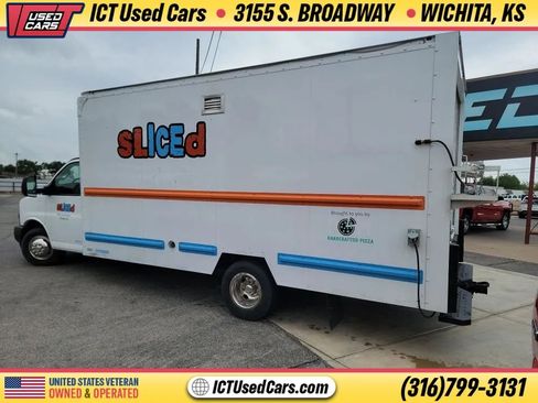 Used 2018 GMC Savana 3500 Extended w/ Driver Convenience Package RWD image 2