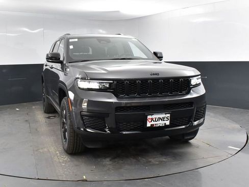Used 2025 Jeep Grand Cherokee L Altitude image 2