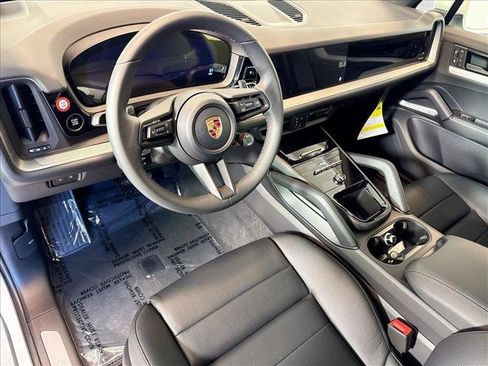Used 2026 Porsche Cayenne AWD/4WD image 4