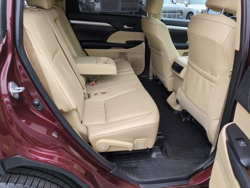 Used 2019 Toyota Highlander XLE FWD image 44