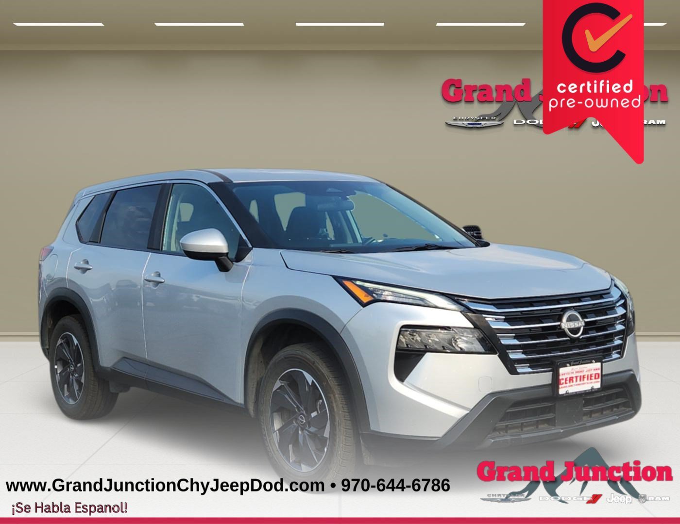 Used 2025 Nissan Rogue SV FWD image 1