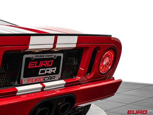Used 2005 Ford GT RWD image 22