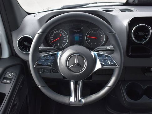 New 2025 Mercedes-Benz Sprinter 2500 image 10