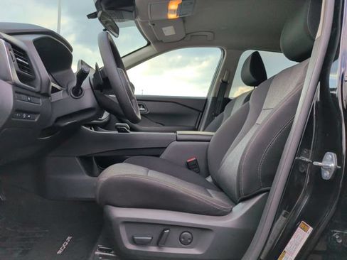 Used 2024 Nissan Rogue SV FWD image 11