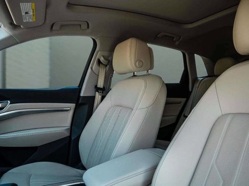 Used 2022 Audi e-tron Premium Plus w/ Premium Plus Package image 26