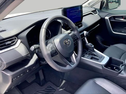Used 2023 Toyota RAV4 XLE Premium FWD image 18