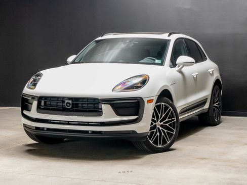 Certified 2026 Porsche Macan AWD/4WD image 1