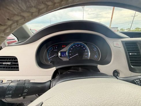 Used 2014 Toyota Sienna XLE w/ XLE Premium Package FWD image 17