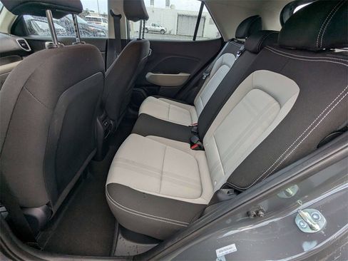 Used 2025 Hyundai Venue SEL image 14