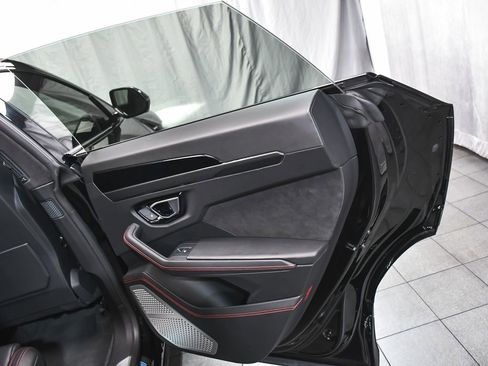 Used 2020 Lamborghini Urus AWD/4WD image 16