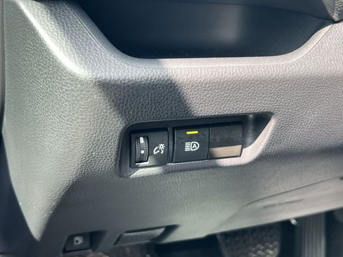 Used 2025 Toyota RAV4 XLE AWD/4WD image 27
