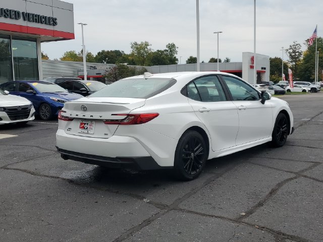 Used 2026 Toyota Camry SE AWD/4WD image 4