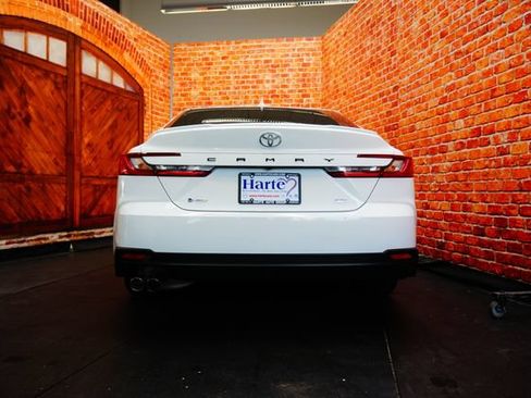 Used 2025 Toyota Camry SE w/ Convenience Package FWD image 9