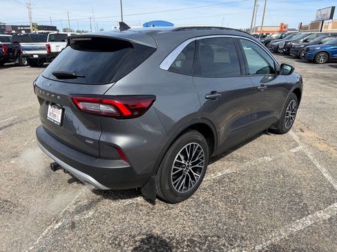 Used 2024 Ford Escape SE w/ Class II Trailer Tow Package FWD image 5
