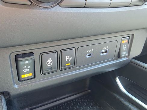 Used 2023 Nissan Frontier SV w/ SV Convenience Package AWD/4WD image 3