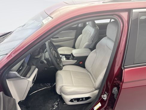 Used 2023 Jeep Grand Cherokee Overland w/ Luxury Tech Group IV AWD/4WD image 11