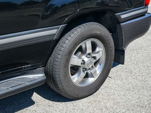 Used 2006 Toyota Land Cruiser AWD/4WD image 11