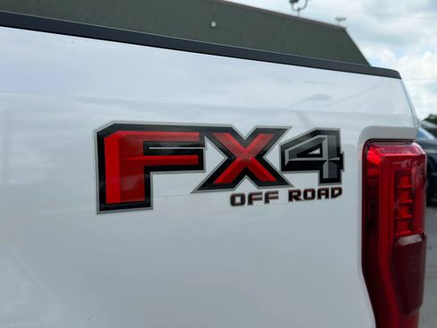 Used 2019 Ford F250 Limited AWD/4WD image 14