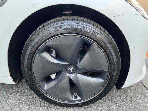 Used 2020 Tesla Model 3 Standard Range Plus image 71