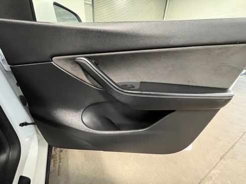 Used 2021 Tesla Model Y Long Range image 10