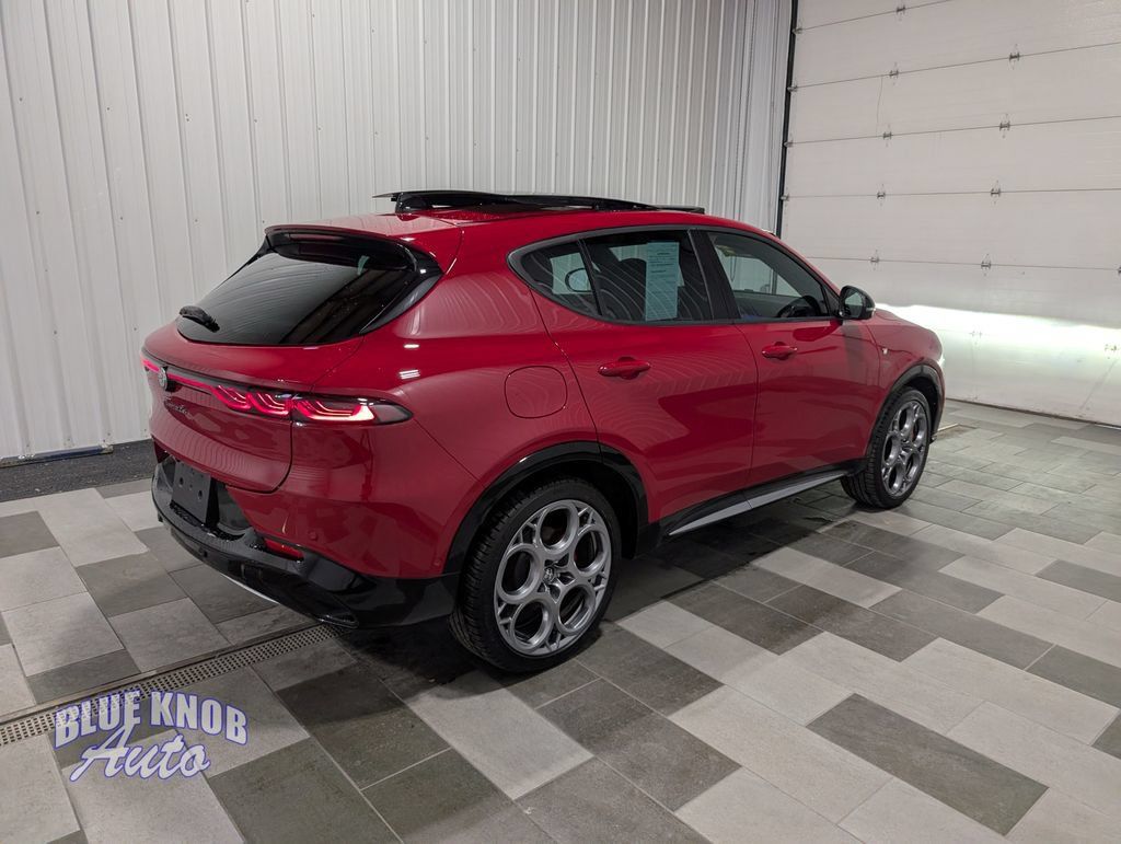 Used 2024 Alfa Romeo Tonale Ti AWD/4WD image 4