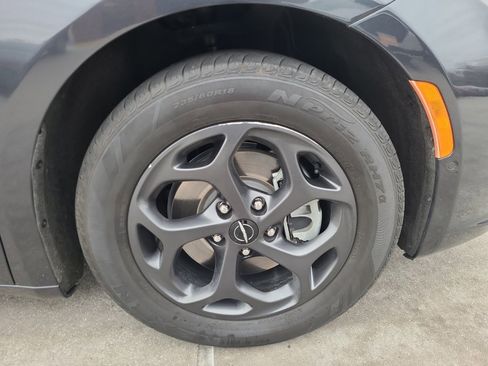 Used 2021 Chrysler Pacifica Touring-L w/ S Appearance Package image 26