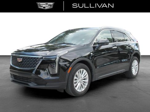 Certified 2024 Cadillac XT4 Luxury w/ Cold Weather Package FWD image 4